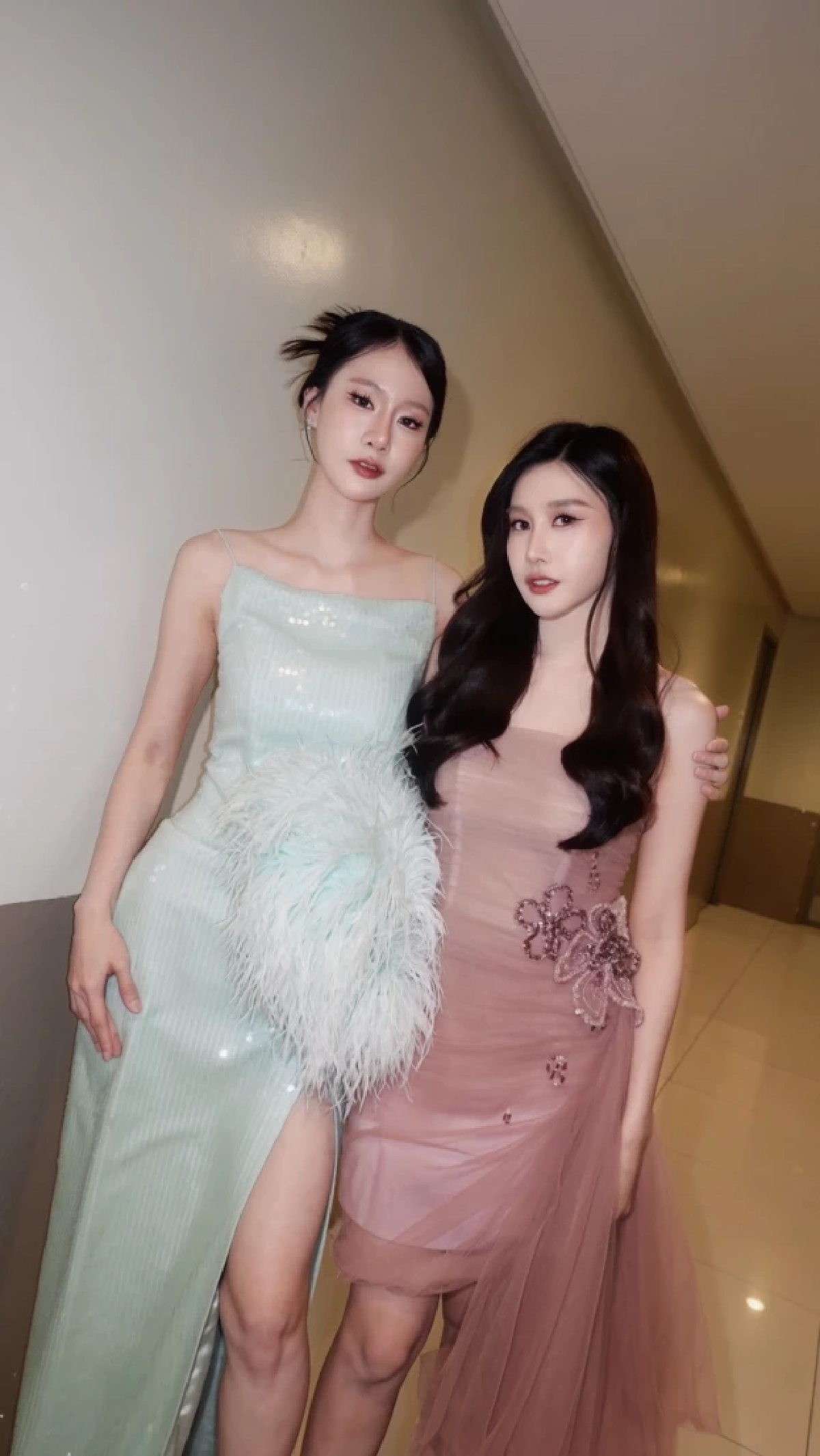 'ออม-โฟค' บุกฟิลิปปินส์ครั้งแรก กระแสฟีเวอร์แรงเกินต้าน ห้างแทบแตก!