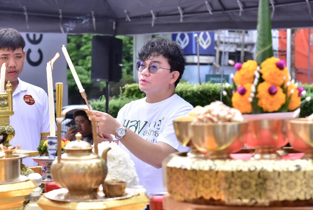'บาส-หลงชาง' เคมีแรงสะเทือน นำบวงสรวงซีรีส์สุดเข้มข้น 'แสงดาว แสงศรัทธา'