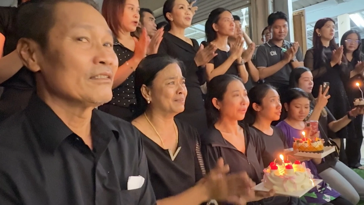 แฟนสาว-ญาติ เป่าเค้กวันเกิดหน้าศพพลเมืองดีวัย 29 ปี ดับเซ่นช่วยสาวทะเลาะแฟน