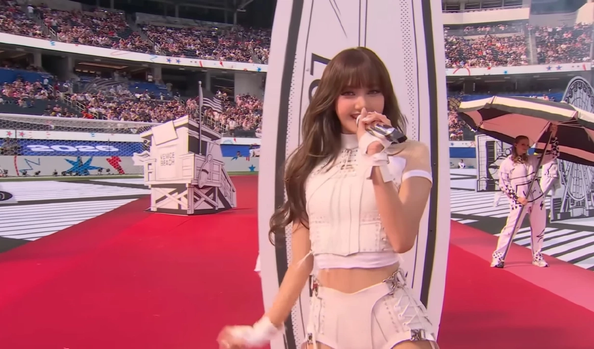 LISA ขึ้นโชว์ในพิธีเปิด ฟุตบอลโลก 2026 ที่ LA แมตช์ สหรัฐอเมริกา-ปารากวัย