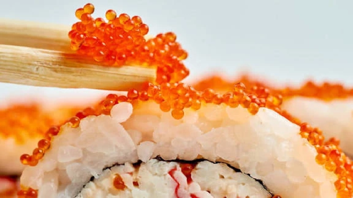 เฉลยความลับซูชิ ‘ไข่กุ้ง’ สีส้มเคี้ยวกรุบ แท้จริงไม่ใช่ไข่กุ้ง แล้วมันคือไข่อะไร?
