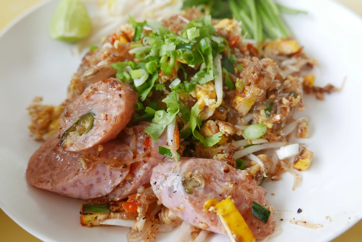 ชวนไปกิน “เตี๋ยวในสวน”  ก๋วยเตี๋ยวเมืองตาก สูตรลับบ้านจอมพลถนอม