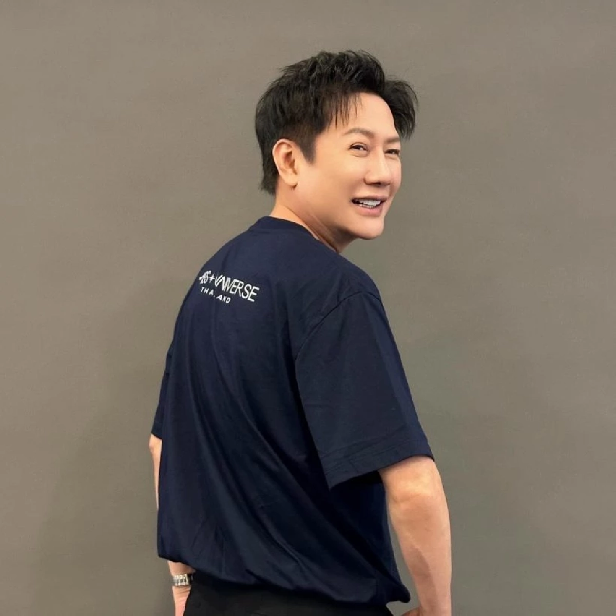 ใบ้แรง? 'บอสณวัฒน์' ทิ้งปมปริศนา ศิลปินในสังกัด ชาวเน็ตโยงคนนี้?