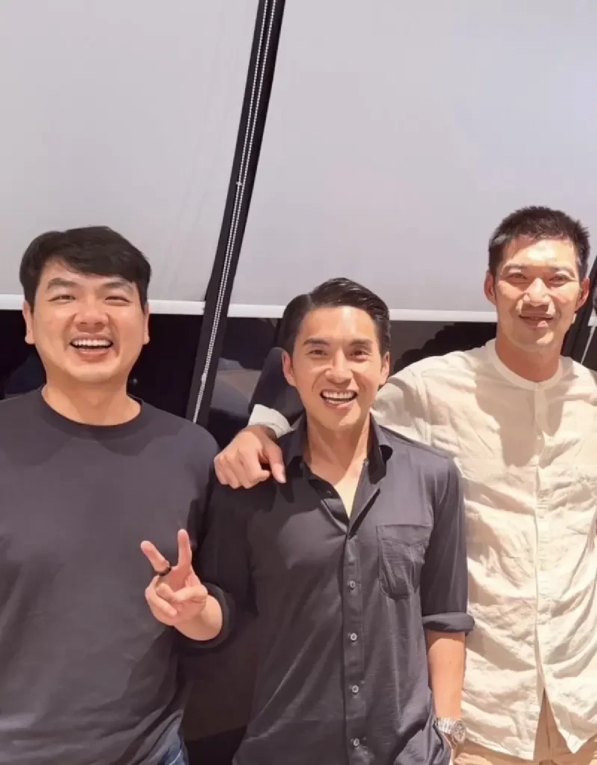 โผล่อีก! รูป “ธนาธร – ปิยบุตร” ร่วมเฟรม ซีอีโอ Plan.B โต้ปม ถ่ายกับครอบครัว 'ชิดชอบ'