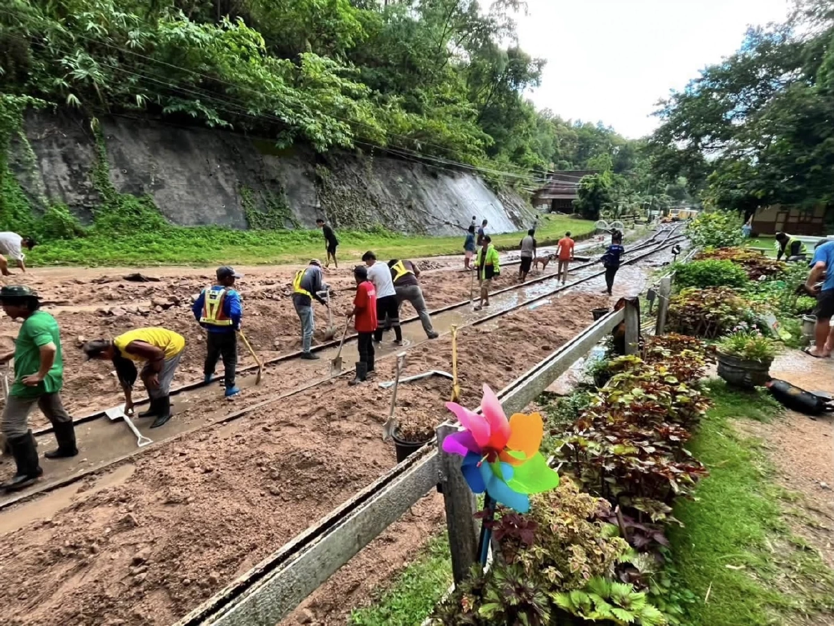 ฝนตกหนัก ดินสไลด์ แจ้งปิดทางทางรถไฟ ระว่างสถานี ขุนตาน - แม่ตานน้อย