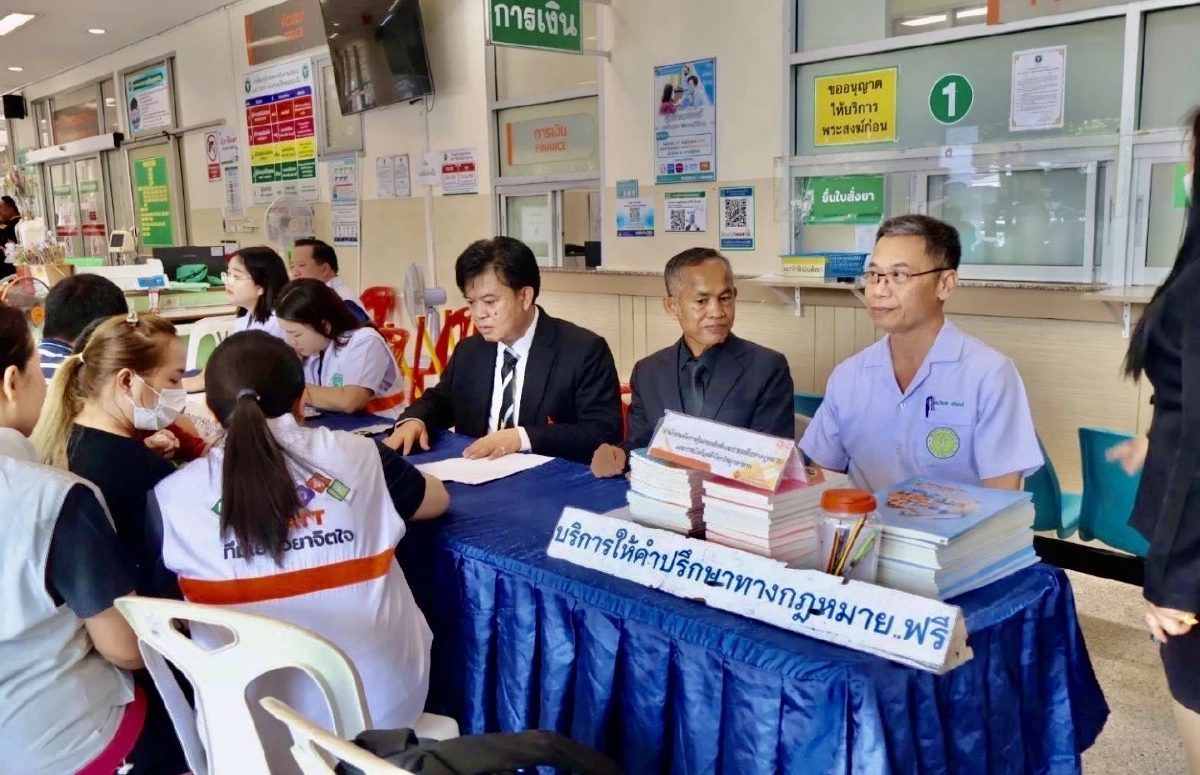อัยการระดมทีมกางโต๊ะหน้า รพ.มุกดาหาร เร่งเยียวยาญาติพระธุดงค์เหยื่อกระบะชน