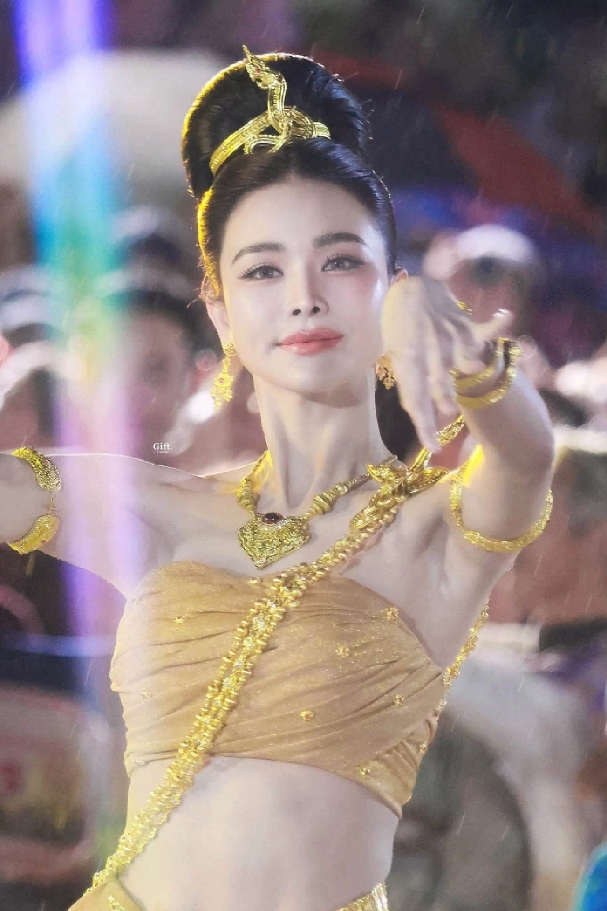 รวมเลขเด็ด "อิงฟ้า" รำถวายองค์ปู่พญานาคกลางสายฝน ขนลุก! ออกหวยลาว 2 รอบ