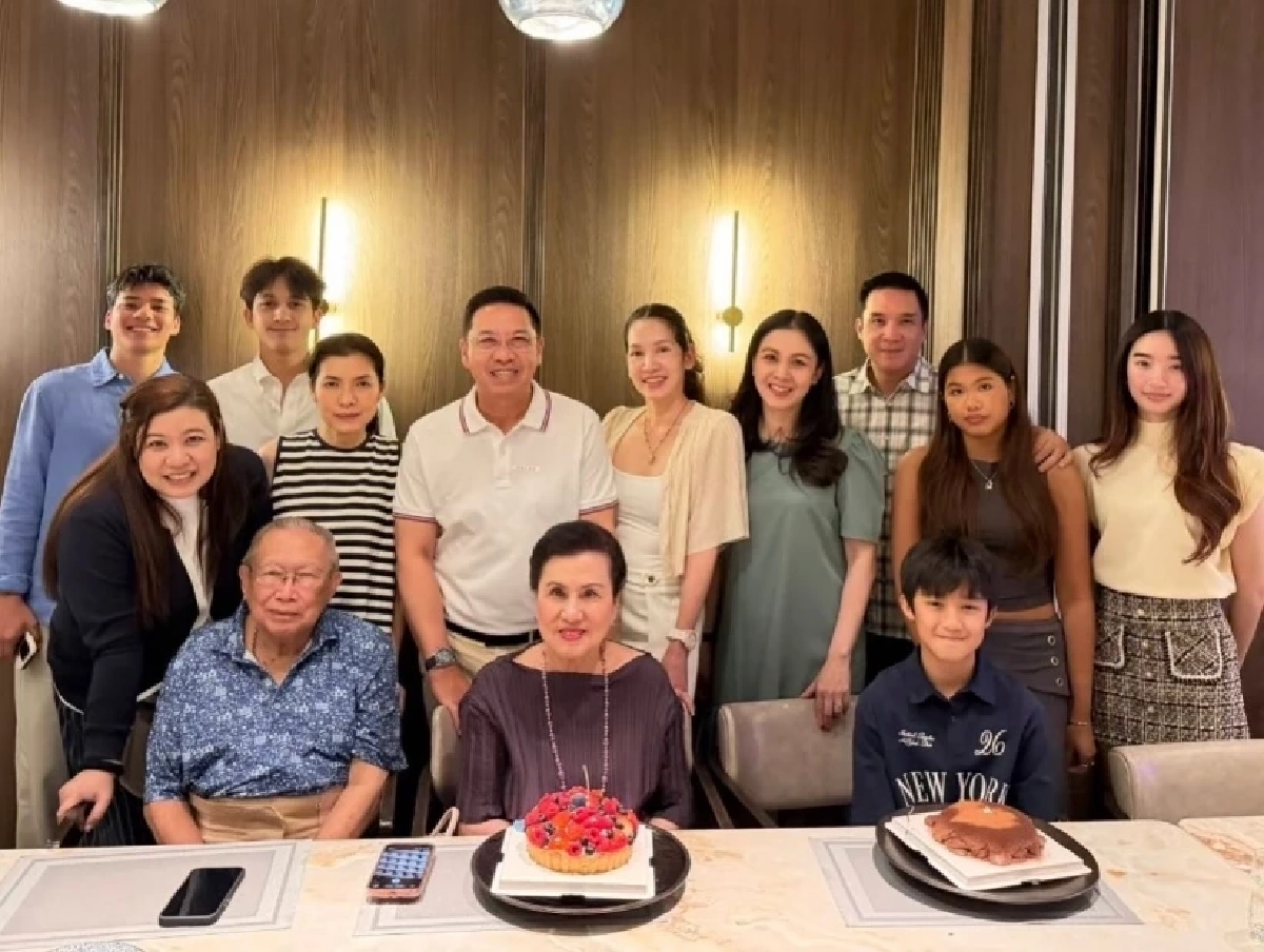 หายาก! ครอบครัวปุณณกันต์ ฉลองวันเกิด "คุณย่าดาริกา" 84 ปี