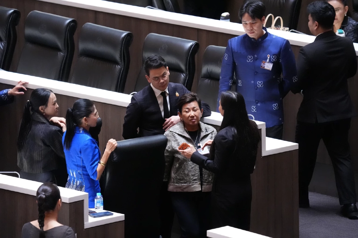 ​"ไอซ์ รักชนก" แจงช็อตเด็ดบุกโต๊ะภูมิใจไทย คุย "ไชยชนก" กลางสภา