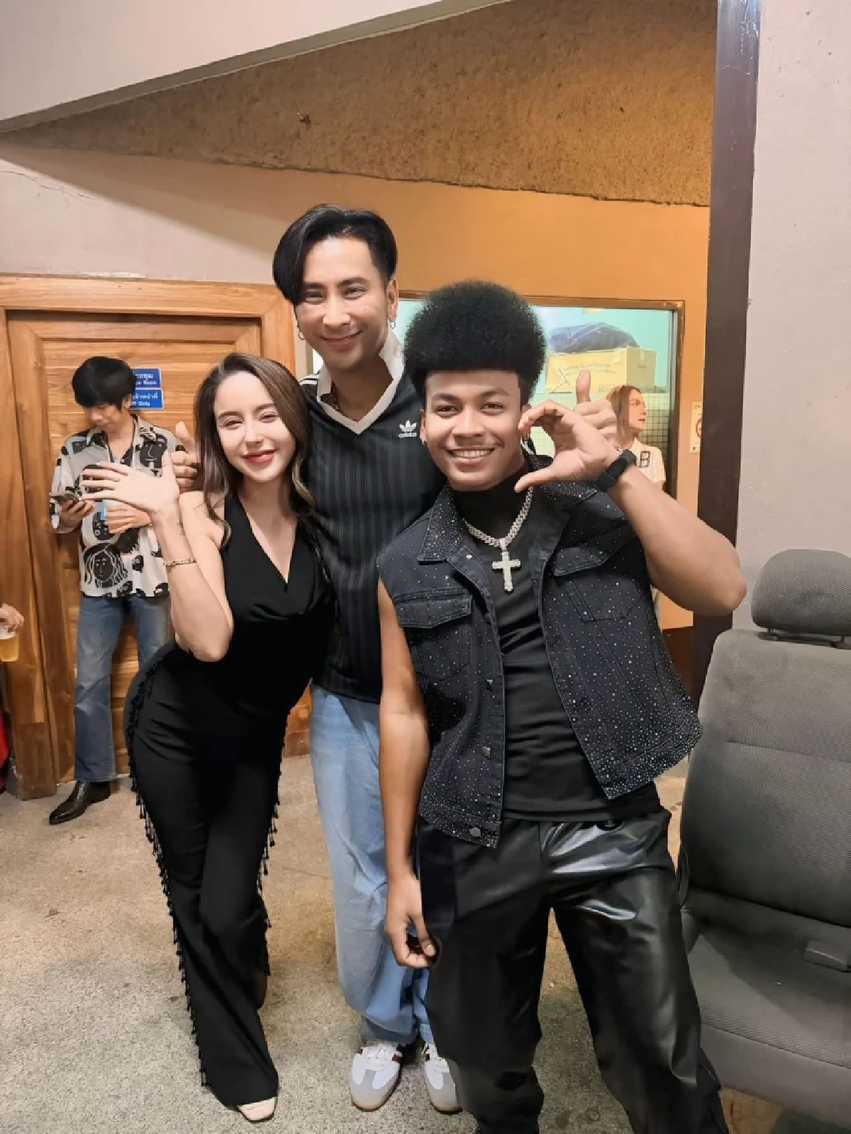 จบดราม่า 4 ปี! “โชค-นัส” โผกอด “บอล เชิญยิ้ม” ยกมือขอโทษสมานปมร้าวในอดีต