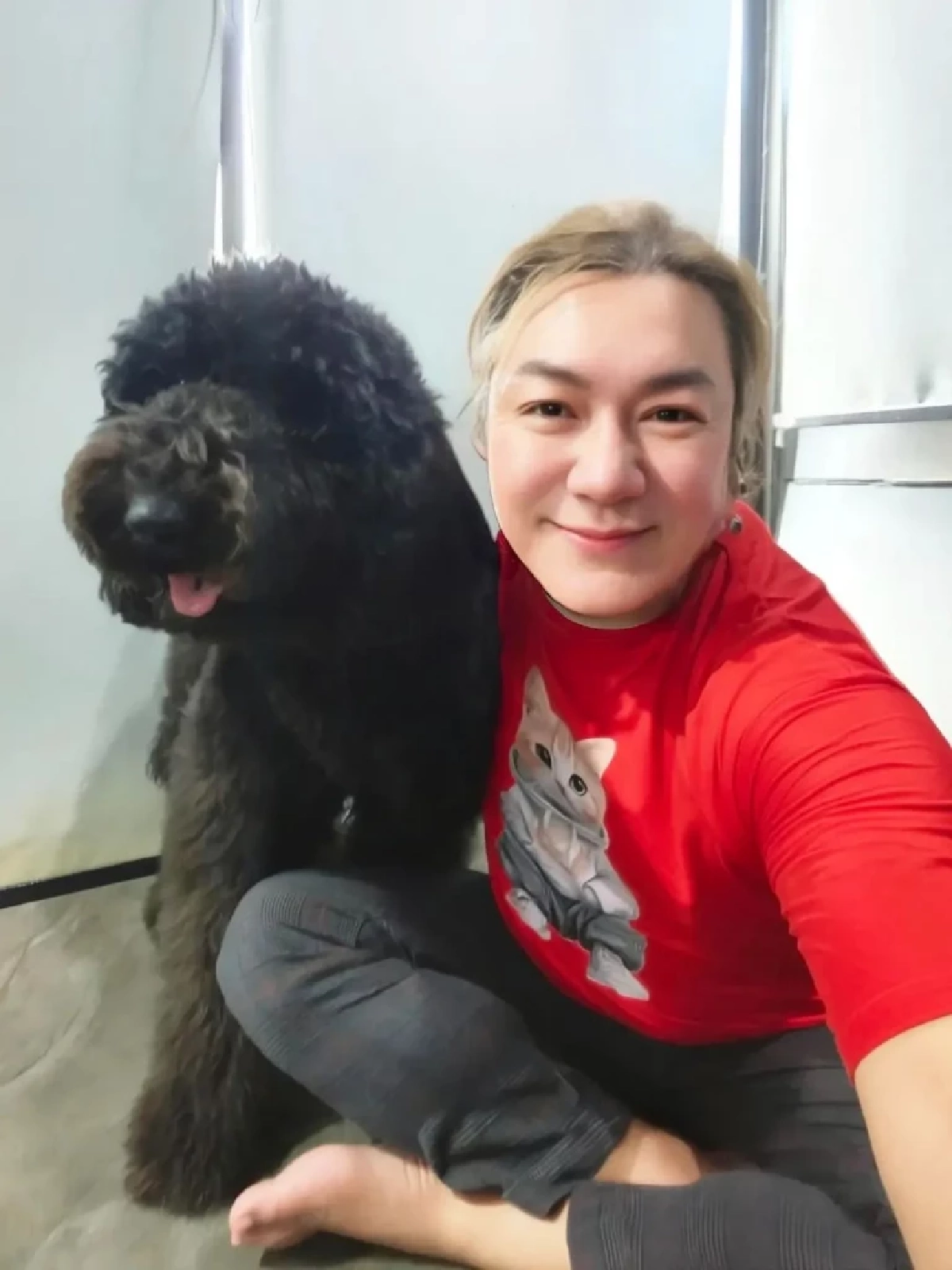 น่ารักเกินต้าน! "โก้ ธีรศักดิ์" ต้อนรับสมาชิกใหม่ แก๊งก้อนขน 5 ตัวรวด