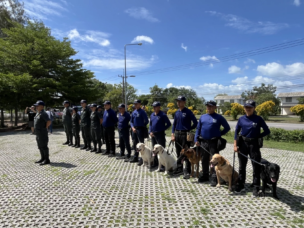 โฆษก ตร. ตรวจเยี่ยมศูนย์ฝึกสุนัขตำรวจ ตชด. ชมสาธิตตรวจค้นระเบิด-ยาเสพติด