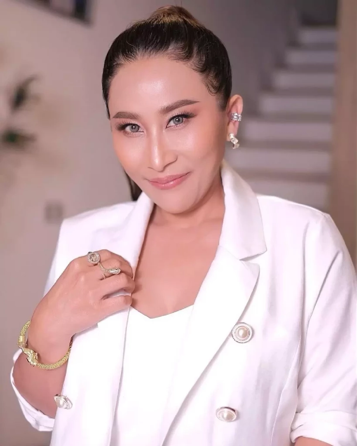 “อี๊ด โปงลาง” ตั้งเงินรางวัล ล่าสามีฝรั่งให้ “ลาล่า” ใครหาให้ได้เอาเงินไป 1 แสน