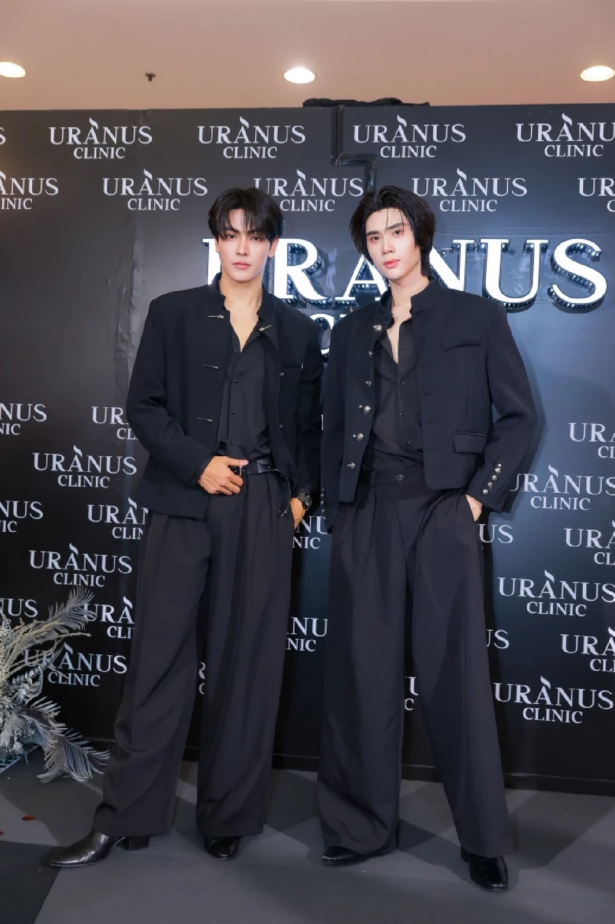 ห้างแทบแตก! “จุง-ดัง” แฟนคลับกรี๊ดสนั่น ออร่ากระจายจนต้องร้องขอชีวิต