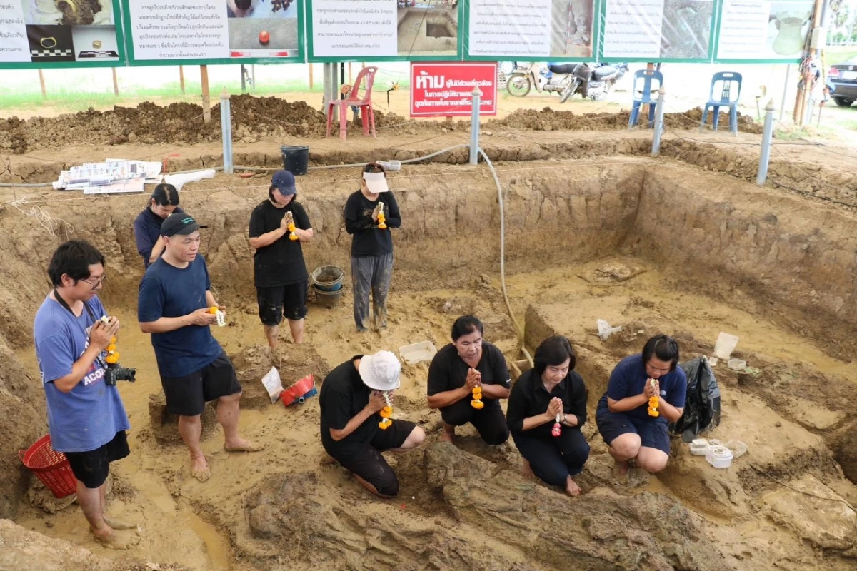 แห่ตีเลขเด็ด "แหวนทองคำ โบราณ" อายุนับพันปี คอหวยใบทั่วโลกออนไลน์