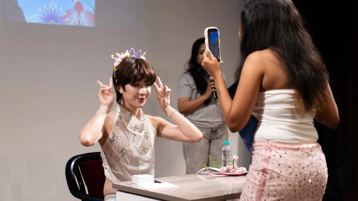 คนแรก "เอิร์ธ กัษมนณัฏฐ์" สร้างประวัติศาสตร์ จัดแฟนมีตติ้งเดี่ยวที่อินเดีย