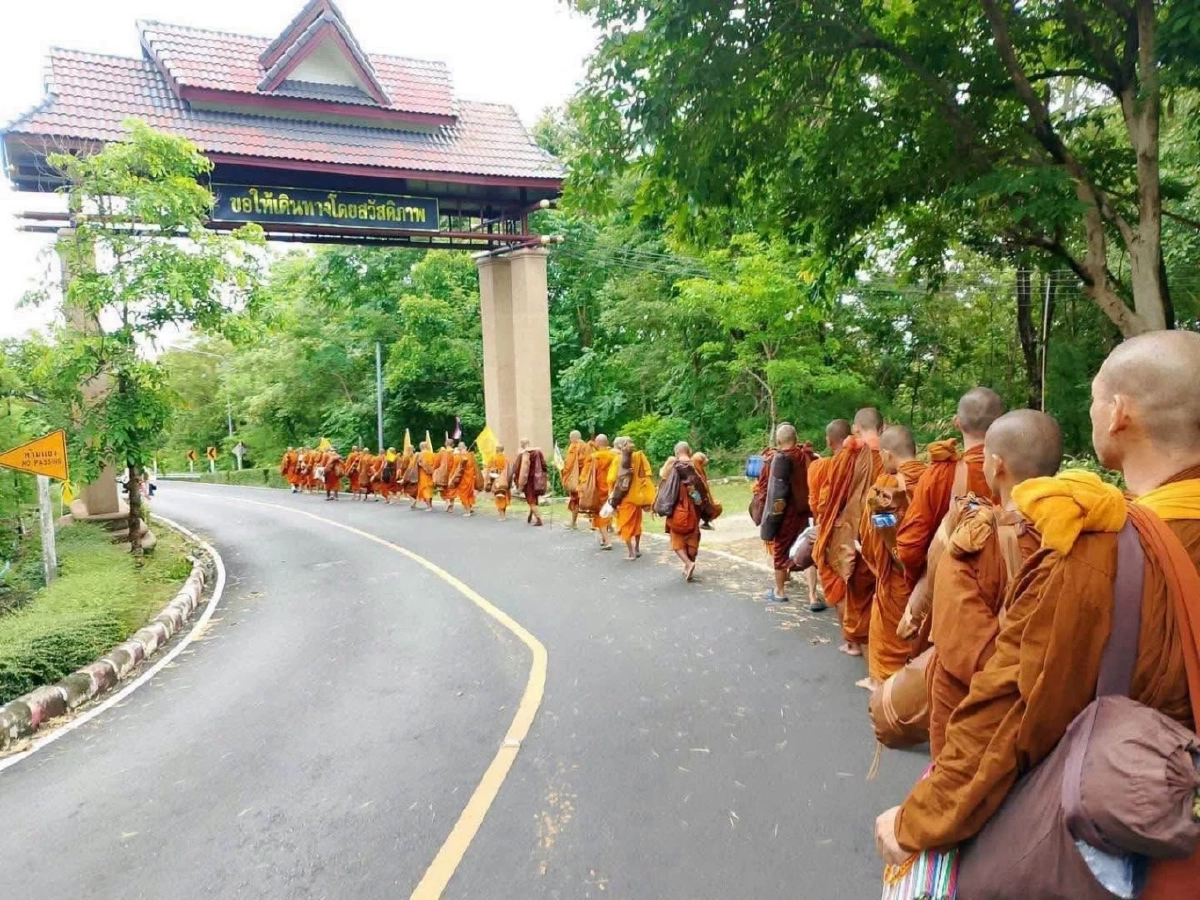 พระเล่า.. มีเสียงเตือนกระซิบในหู ก่อน "เด็ก 11 ปี" ขับรถกระบะพุ่งชน (คลิป)