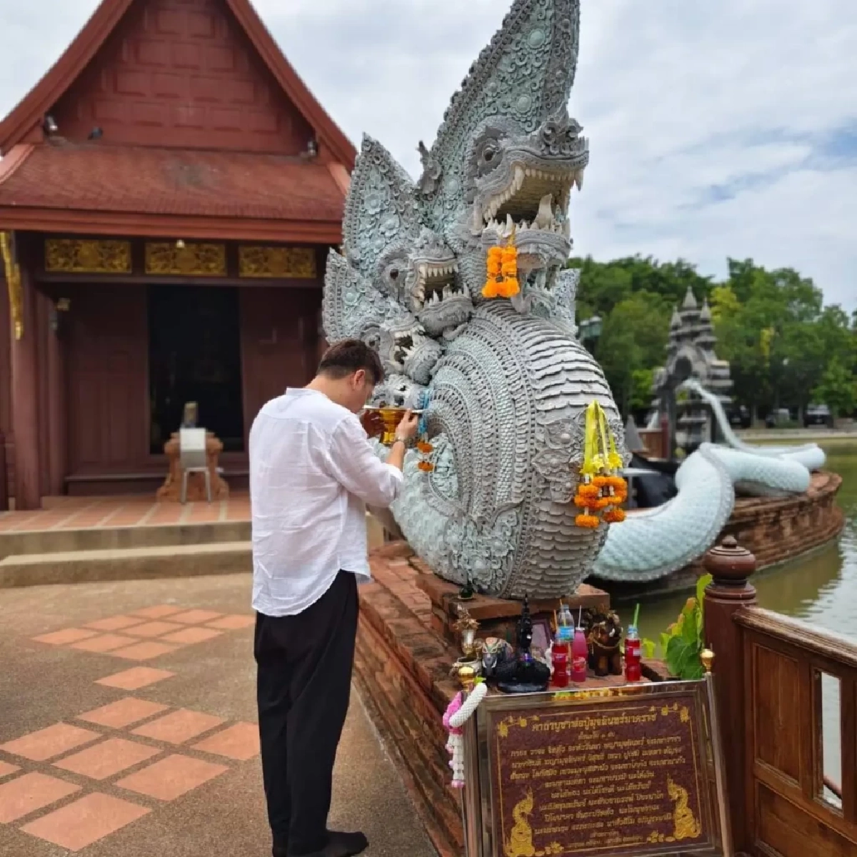 เลขธูปเต็มตา! "พ่อปู่ศรีสุทโธ-แม่ย่าศรีปทุมมา" คอหวยแห่ส่องลุ้นโชคงวดนี้