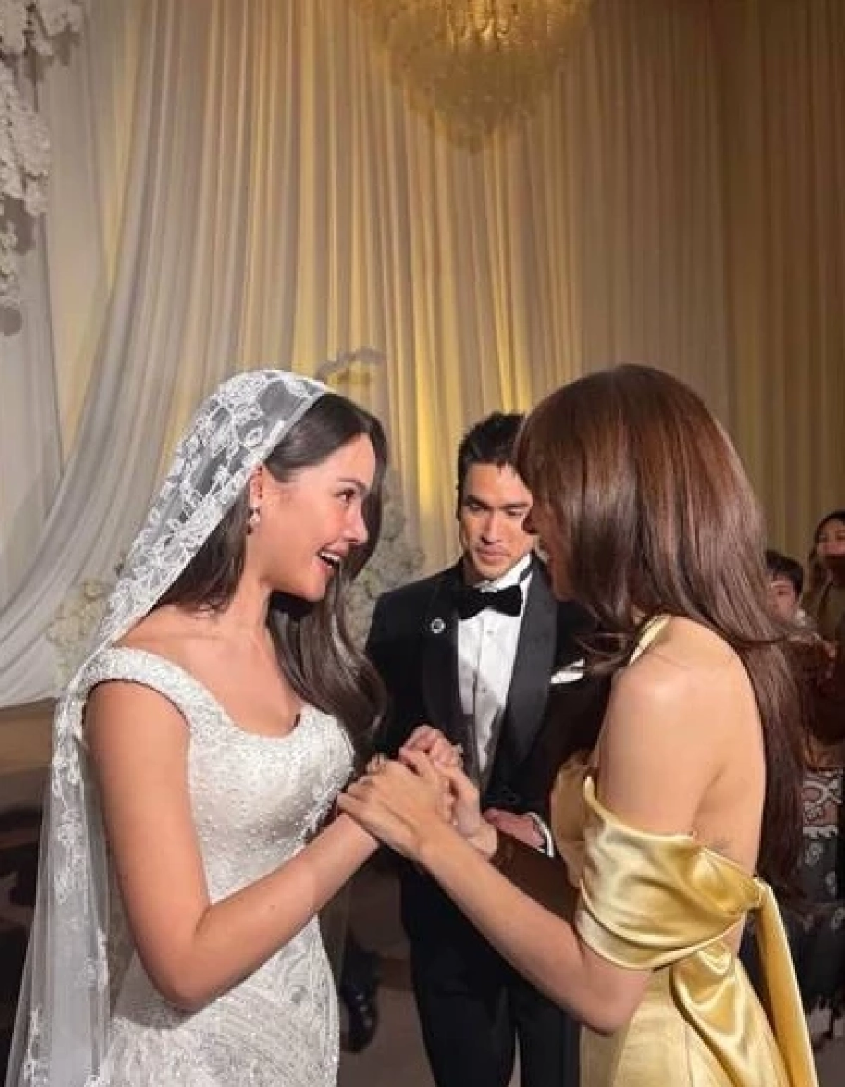 "อ้น สราวุธ" ป้อง "ลิซ่า" ดราม่าสวยเกินหน้าเกินตา ในงานแต่ง "ณเดชน์ - ญาญ่า"