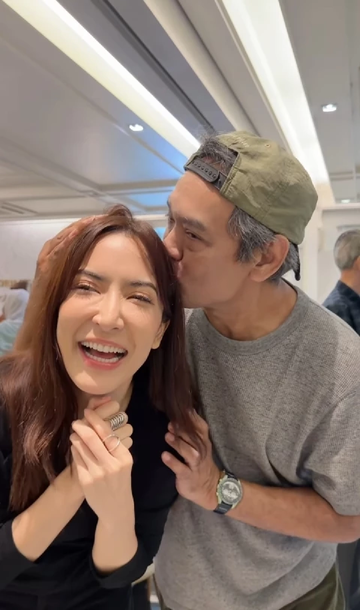 เปิดสัมพันธ์ "พิ้งกี้" กับนักร้องรุ่นใหญ่ "ธีร์ ไชยเดช" ที่หลายคนไม่เคยรู้