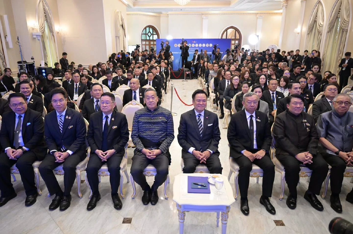 สุดชื่นมื่น! “หนู“ พา ”นิด” เยี่ยมห้องทำงานตึกไทยคู่ฟ้าในรอบ 2 ปี