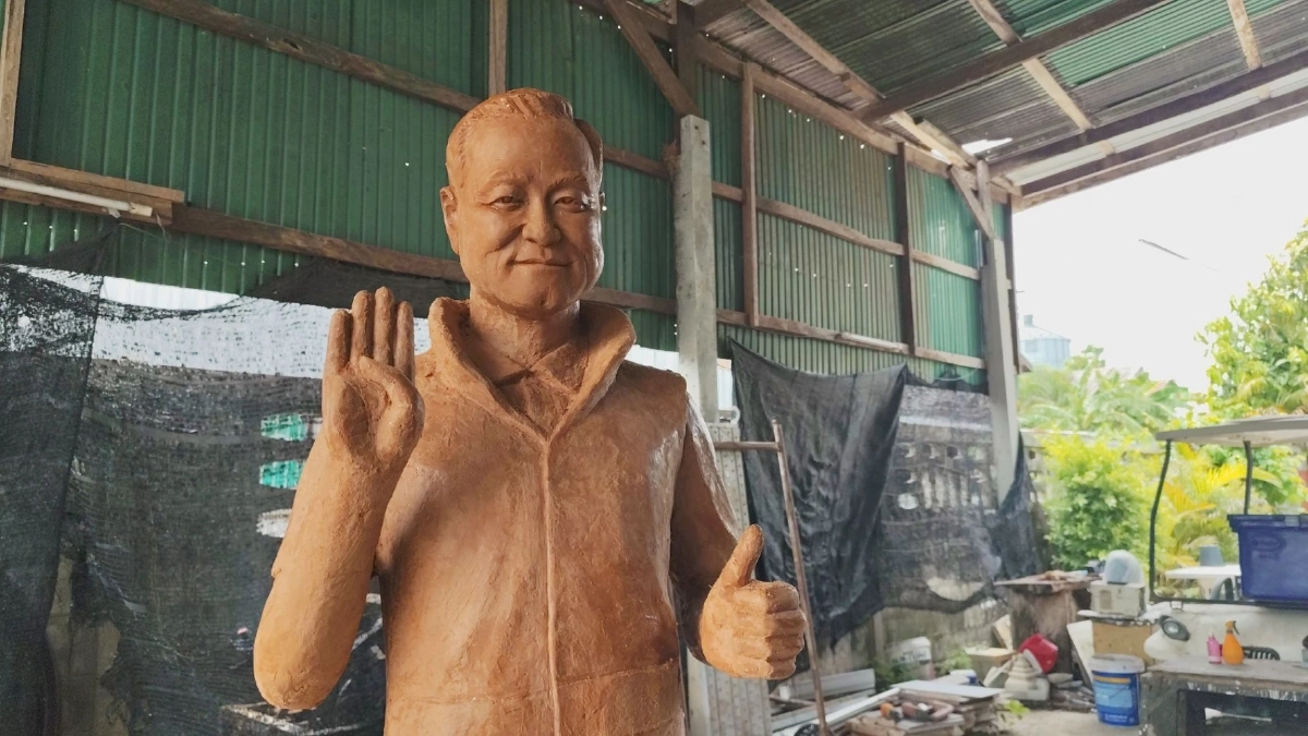 ฮือฮา ช่างเทียนปั้น "นายกอนุทิน" ล้อการเมือง โชว์สัญลักษณ์ ไทยช่วยไทยพลัส