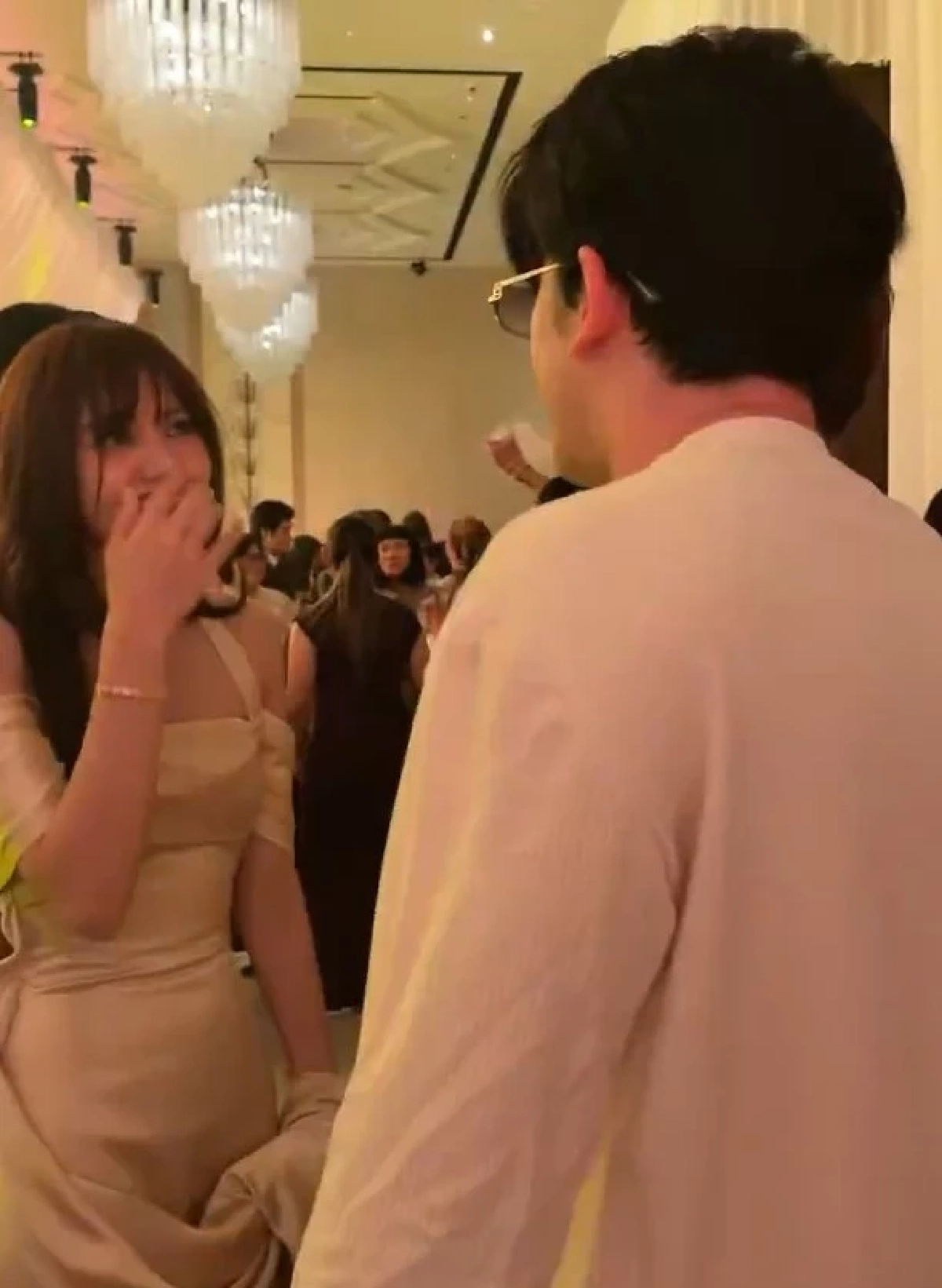 คลิป'ลิซ่า ลลิษา'ไวรัลไม่หยุด โมเมนต์เจอเพื่อนสมัยเด็ก งานแต่งณเดชน์-ญาญ่า