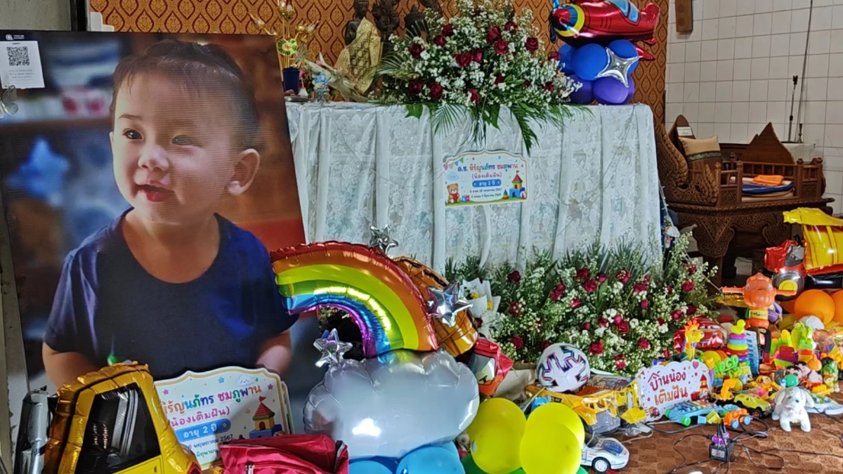 ขนลุกซู่! ตาฝาดหรือวิญญาณ? เห็นเณรเดินตามพระบิณฑบาต พอเดินมาถึงกลับหายวับ