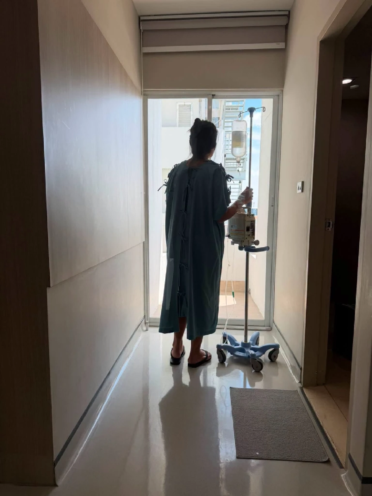 อัปเดตอาการป่วย “สุนารี” หลังหามส่ง รพ. ด่วน เข้าห้องผ่าตัดแล้ว