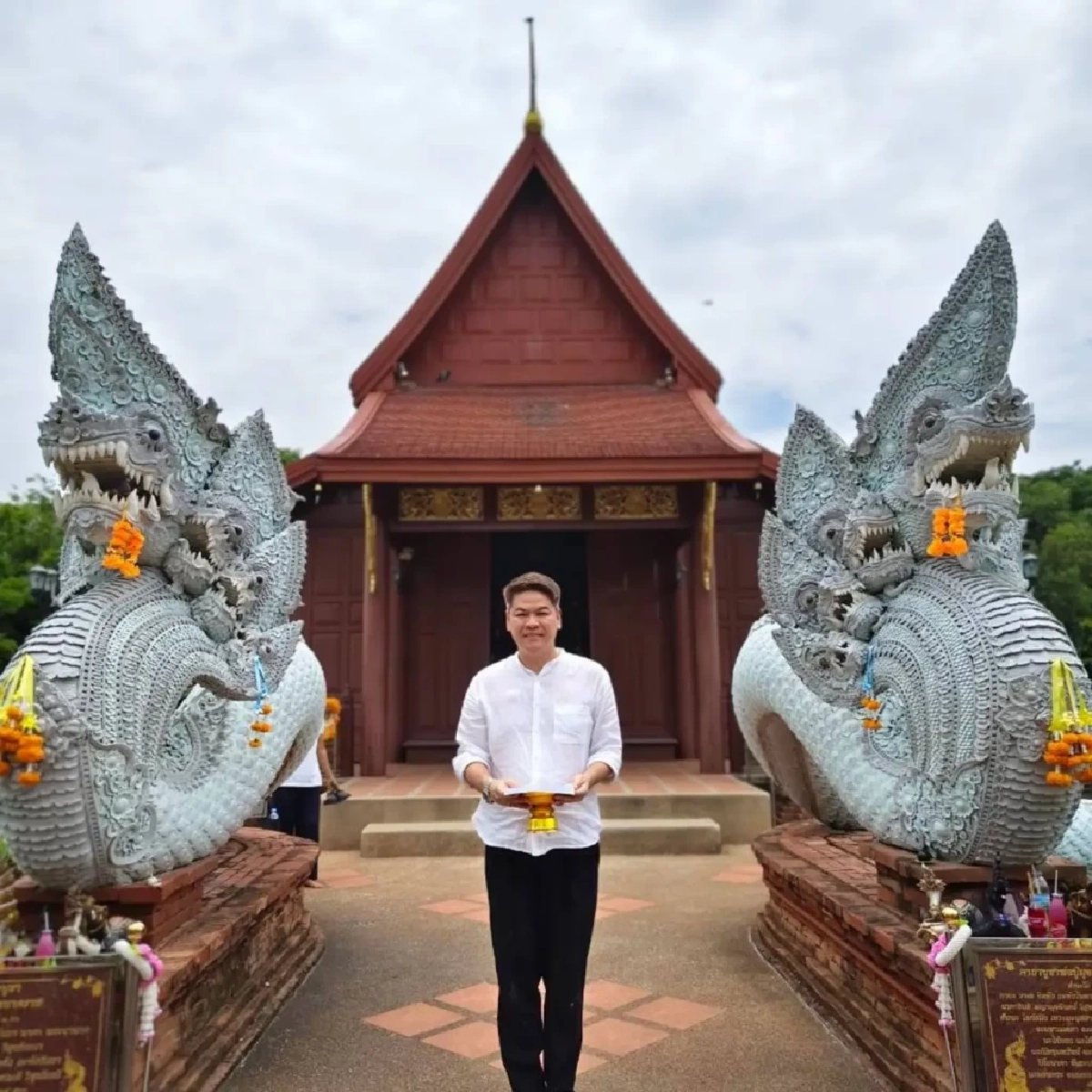เลขธูปเต็มตา! "พ่อปู่ศรีสุทโธ-แม่ย่าศรีปทุมมา" คอหวยแห่ส่องลุ้นโชคงวดนี้
