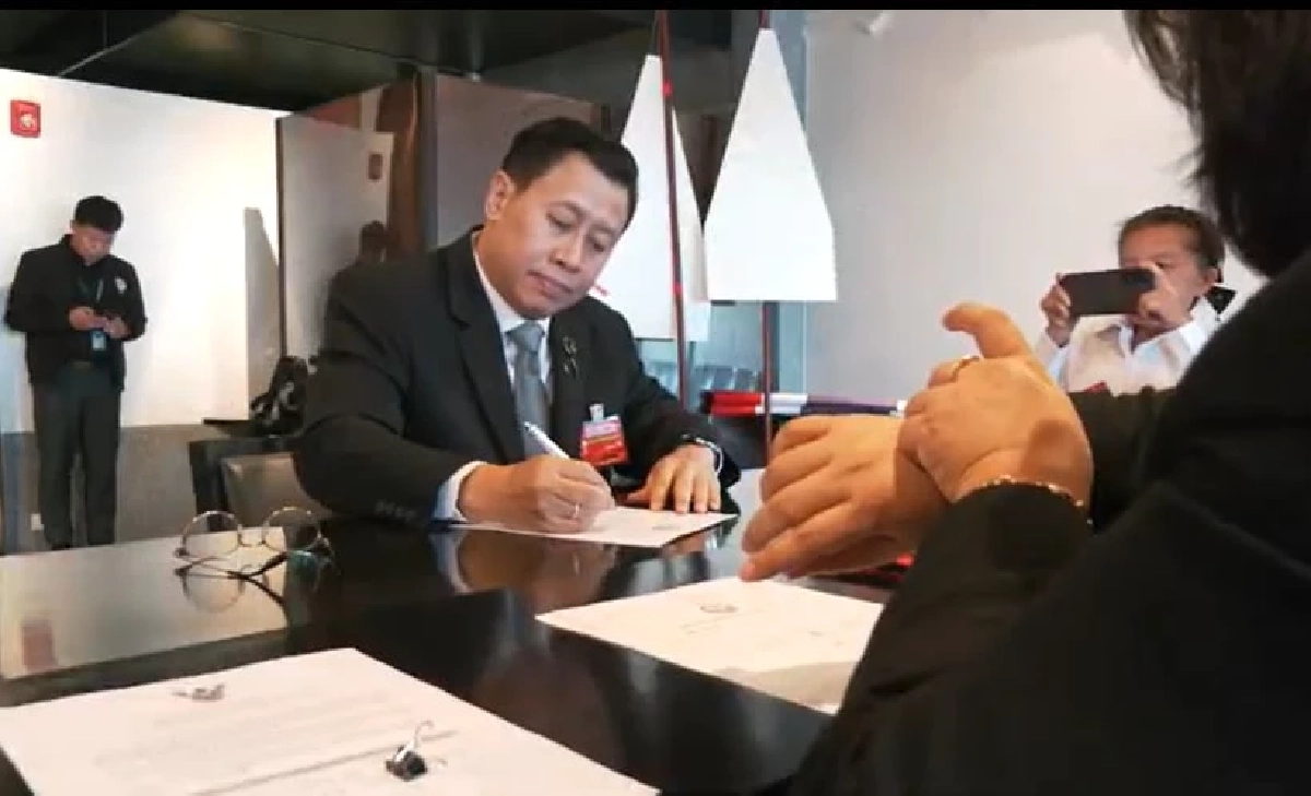 “จักรภพ”ปฏิญาณตน สส. เผย “ทักษิณ” ขอให้ทำหน้าที่เพื่อส่วนรวม