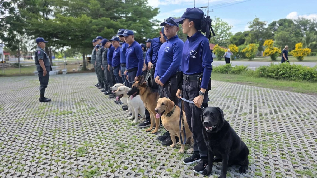 โฆษก ตร. ตรวจเยี่ยมศูนย์ฝึกสุนัขตำรวจ ตชด. ชมสาธิตตรวจค้นระเบิด-ยาเสพติด