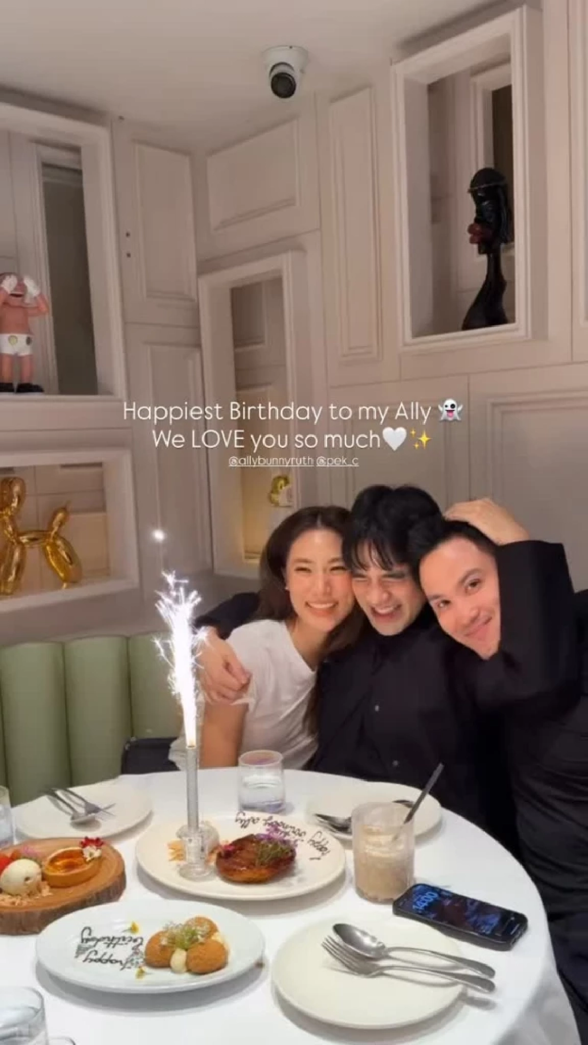 "เพลง ชนม์ทิดา" ร่วมเฟรม "เป๊ก เศรณี" แฟนคลับแห่ลุ้นถ่านไฟเก่าคุ
