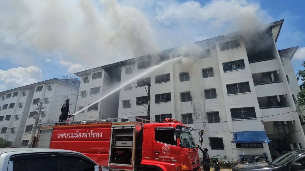 ระทึก! ไฟไหม้ห้องพัก เอื้ออาทร กม. 44 สาวใหญ่ฝ่าเปลวเพลิง ช่วยน้องหมา