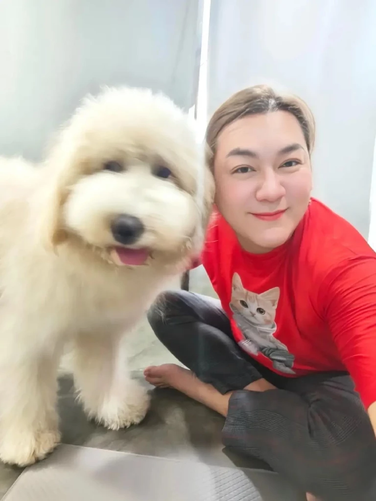 น่ารักเกินต้าน! "โก้ ธีรศักดิ์" ต้อนรับสมาชิกใหม่ แก๊งก้อนขน 5 ตัวรวด