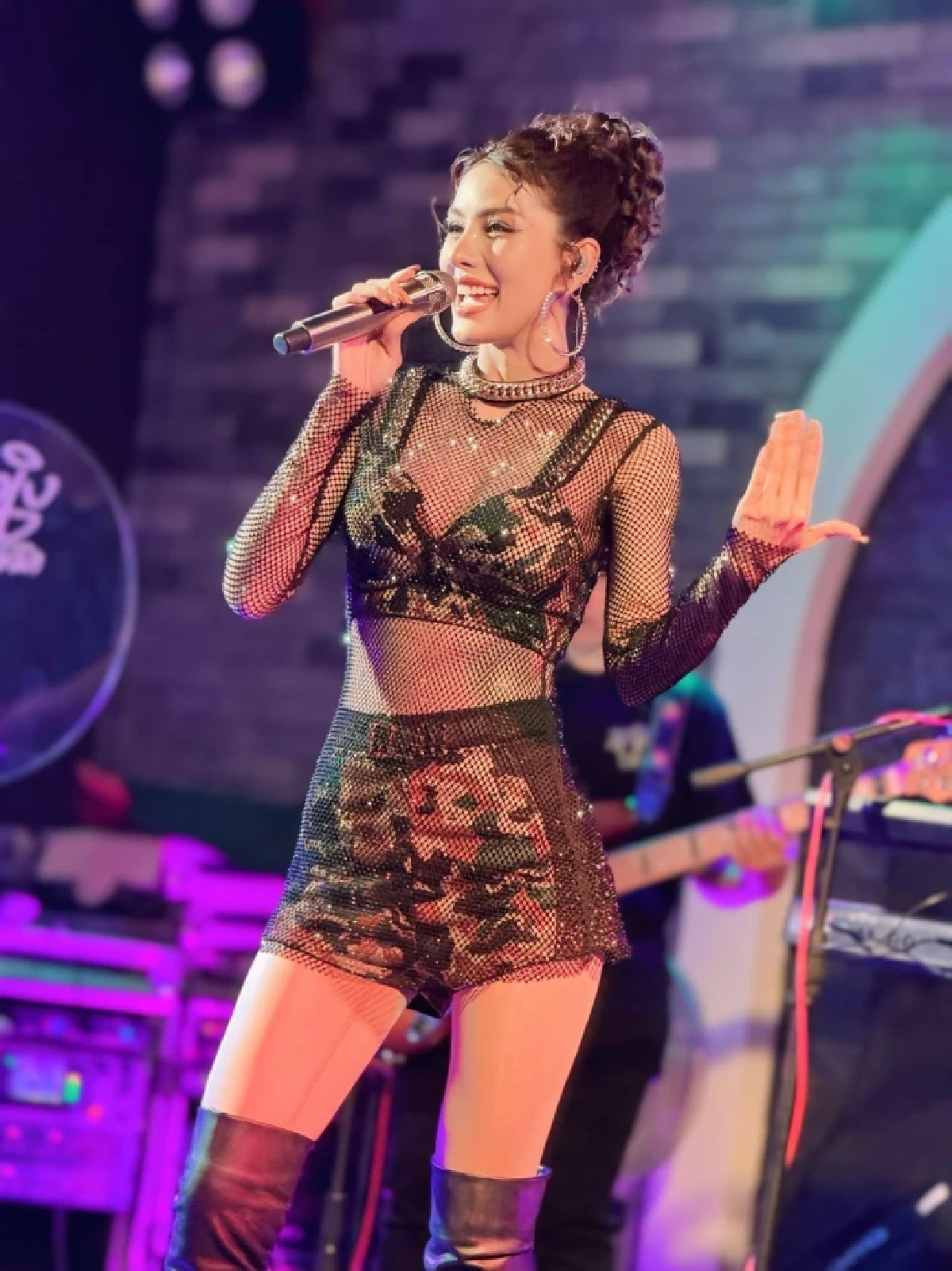"หนิง ปัทมา" เช็กบิลรอบ 3 ฟ้อง 2 เพจดัง - 41 บัญชี เปิดรายชื่อใครโดนบ้าง? 