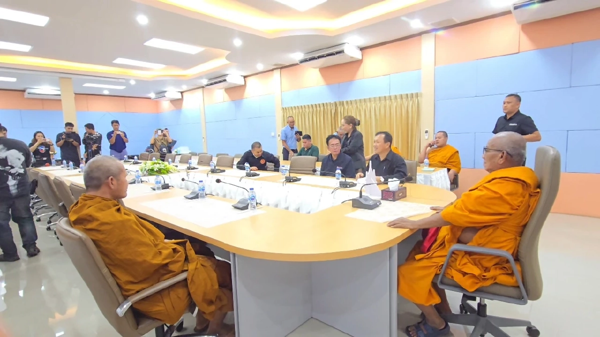 ตำรวจคุ้มกันแน่น! เจ้าอาวาส หอบโฉนดตัวจริง ยื่นคัดค้านการออกใบแทน