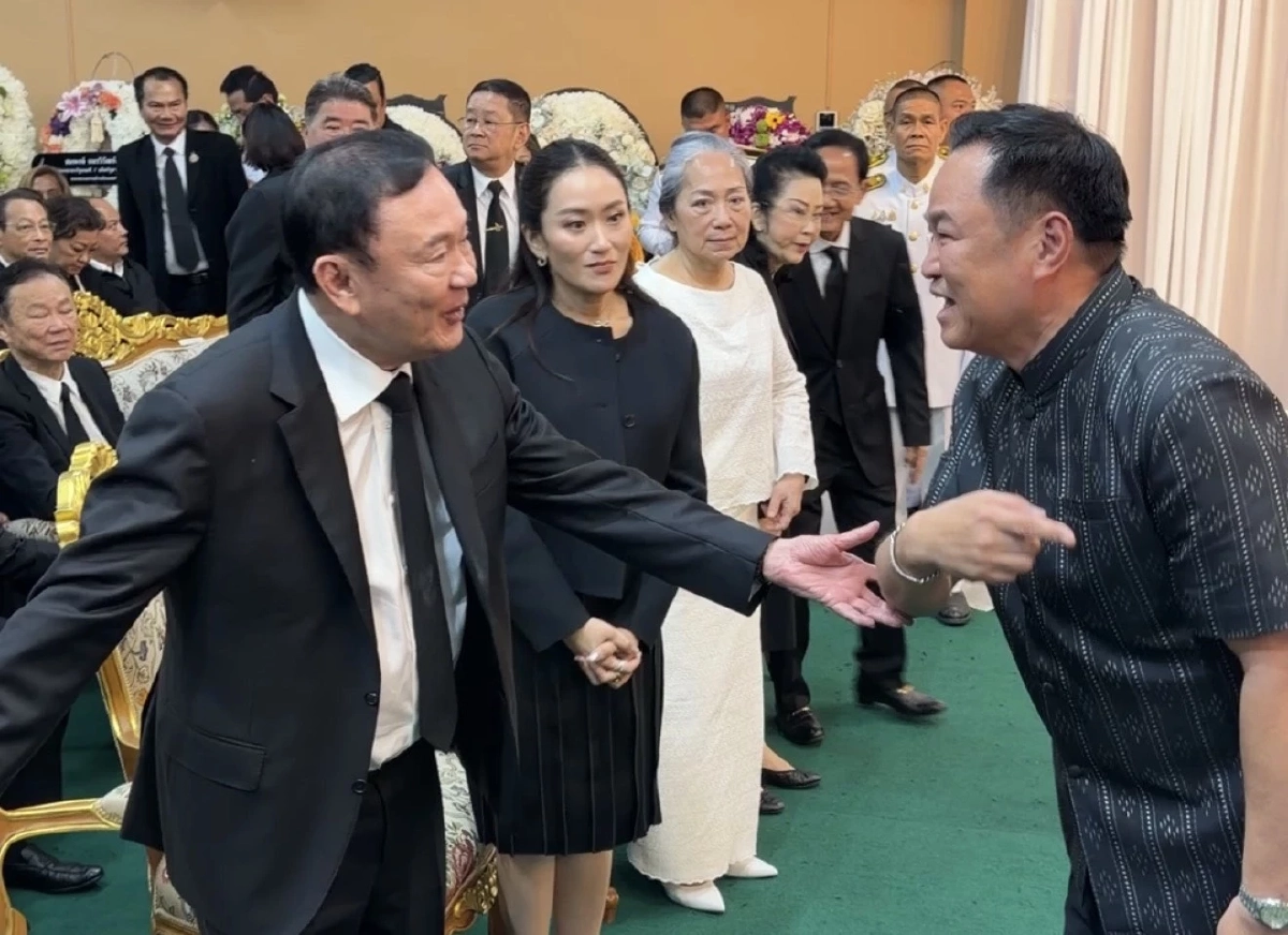 "อนุทิน" ตอบแล้ว กราบตัก "ทักษิณ" ทำไม? หลังถูกสงสัยหนักจนเป็นประเด็น