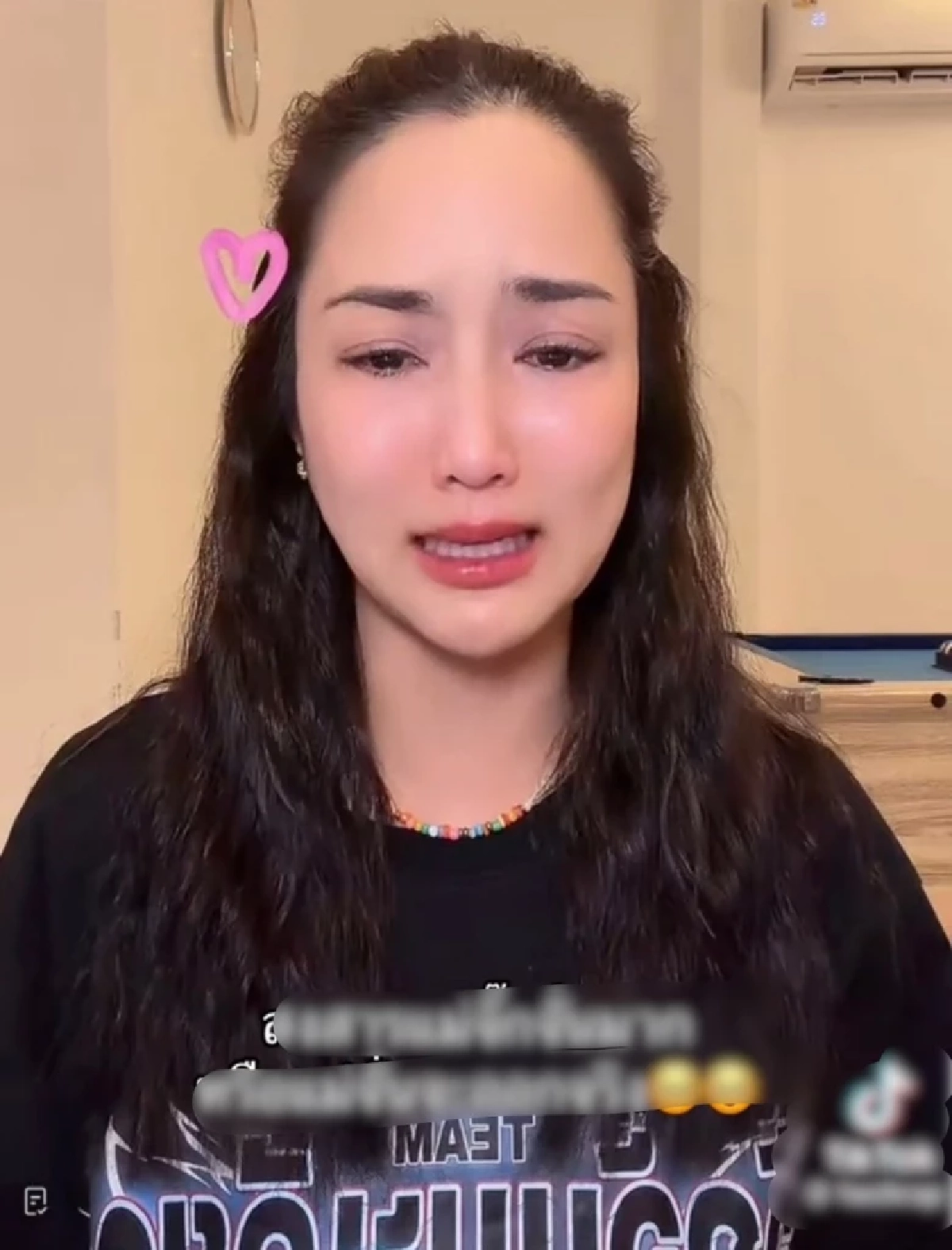 "จั๊กจั่น" ไลฟ์สดร้องไห้ ประสาทเสียทำรายการดัง ชีวิตจริงจะไปยกตีX -แจกกล้วยใส่ใคร