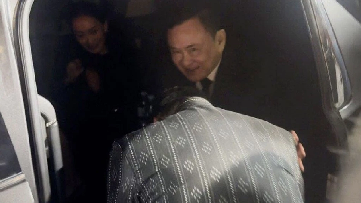 "อนุทิน" ตอบแล้ว กราบตัก "ทักษิณ" ทำไม? หลังถูกสงสัยหนักจนเป็นประเด็น