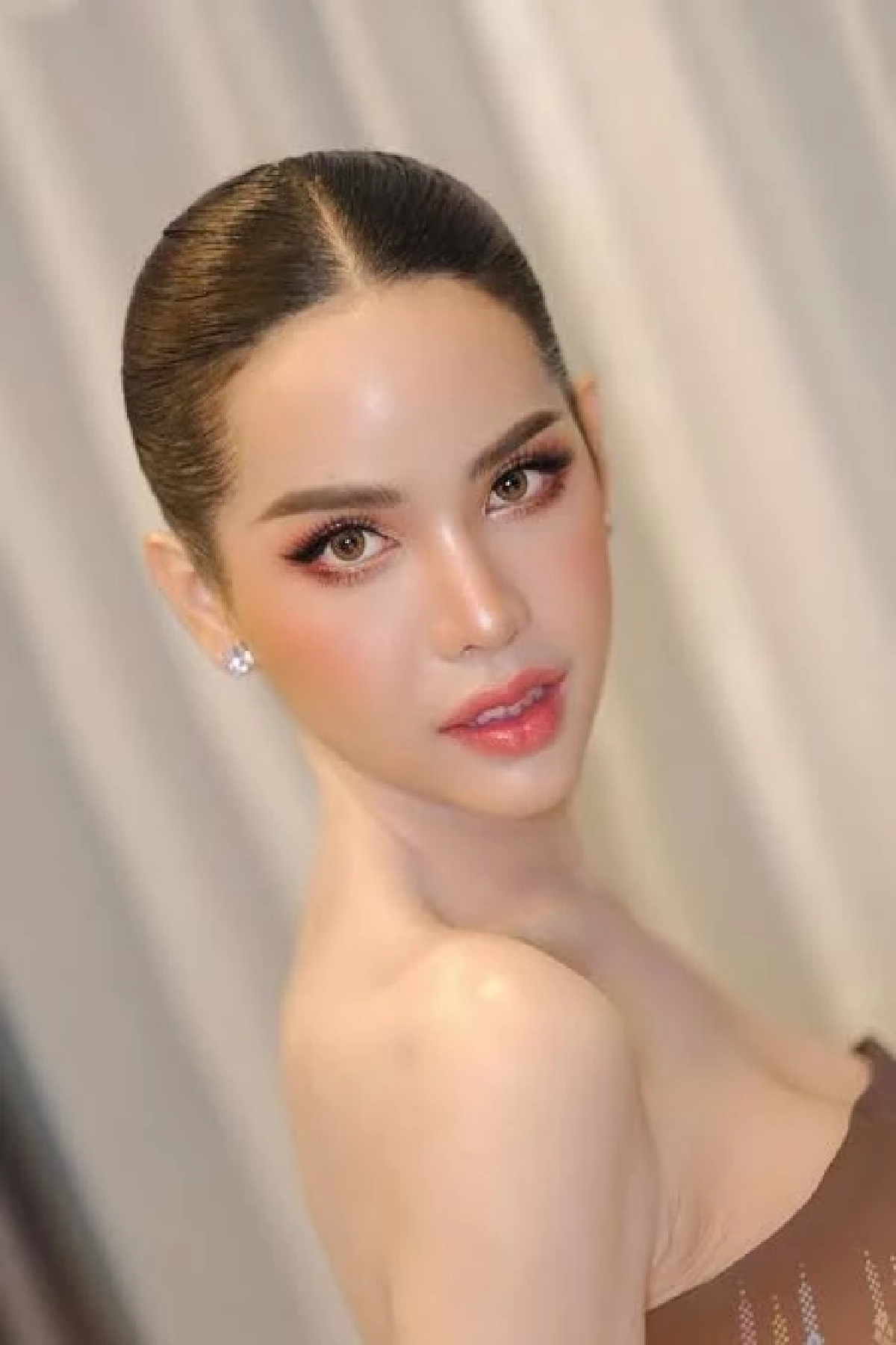 "นารา" แฉวีรกรรมลับในแดนขัง "อภิรักษ์ Forex-3D" โดนย้ายคุกด่วน ซุกมือถือ