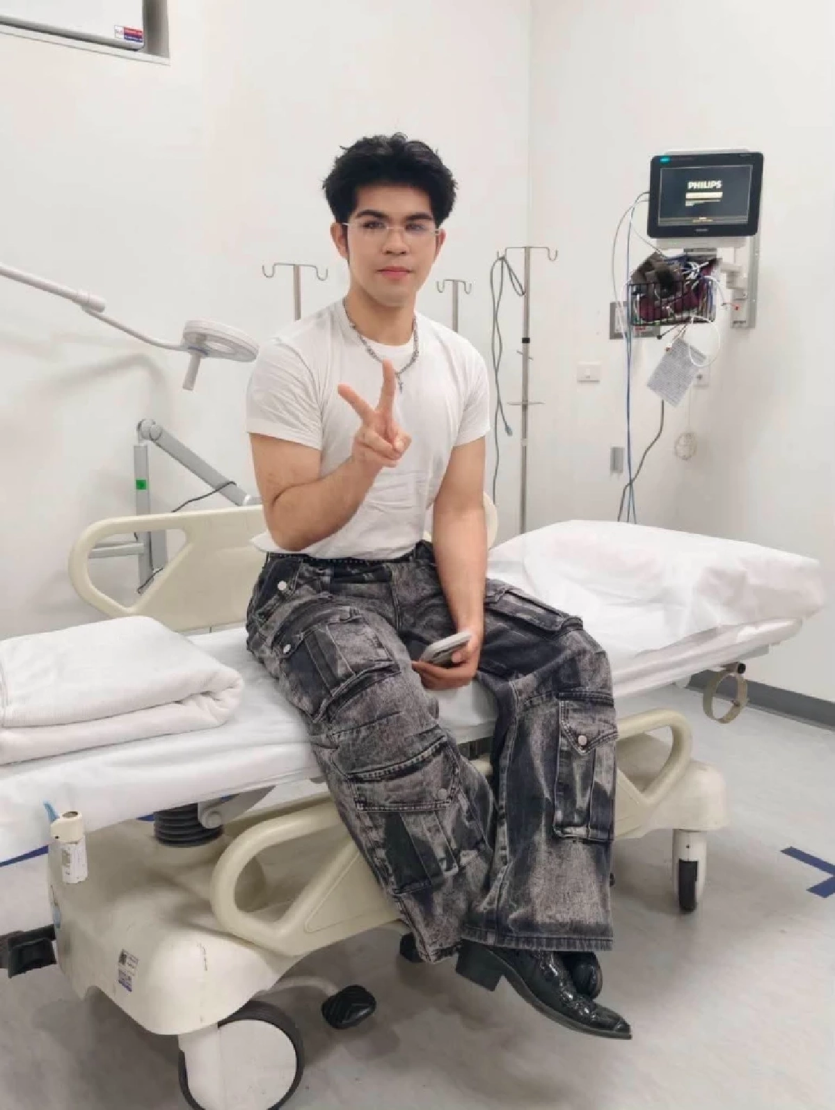 "ไรอัล กาจบัณฑิต" ป่วย แต่แคปชั่นอย่างลั่น! FC จะห่วงหรือขำดี