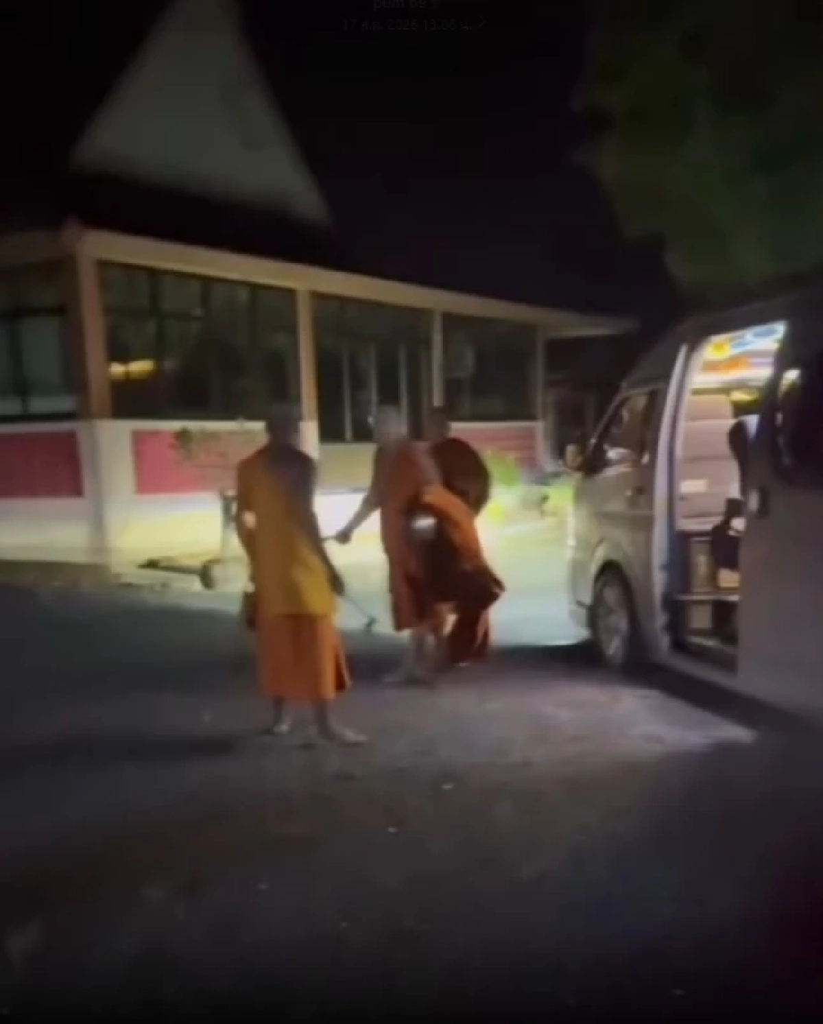 ผ้าเหลืองฉาว! พระดวลหมัดก่อนบิณฑบาต เจ้าอาวาสแจงวุ่น ยันไม่ใช่คลิปที่วัดเขากลาย