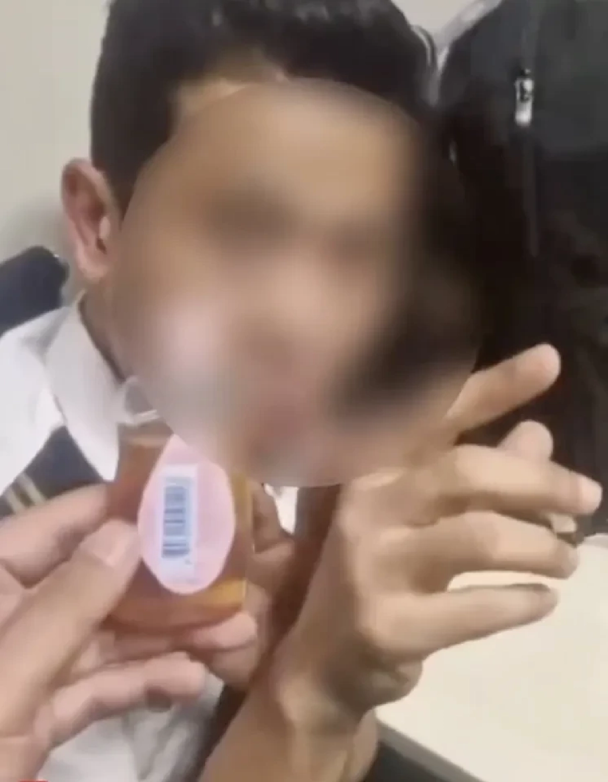 รวบคาสนามบิน 'นักบินทาสยา' ขนยาอี 7 หมื่นเม็ด พร้อมยาไอซ์  4 กรัม