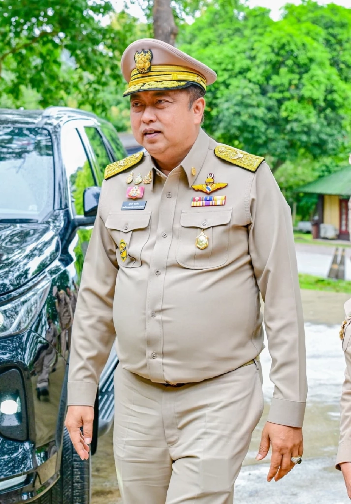 ทส. รวมใจภักดิ์ ผนึกกำลังแปรรูป "ไม้จันทน์หอม" ป่ากุยบุรี ส่งมอบช่างสิบหมู่