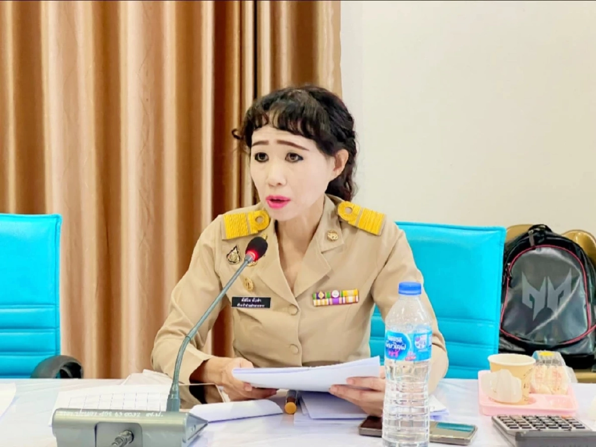ข้าราชการหญิงแต่งหน้าสุดจึ้งประชุมงบฯ ยะลา เจ้าตัวเฉลยเแล้ว?