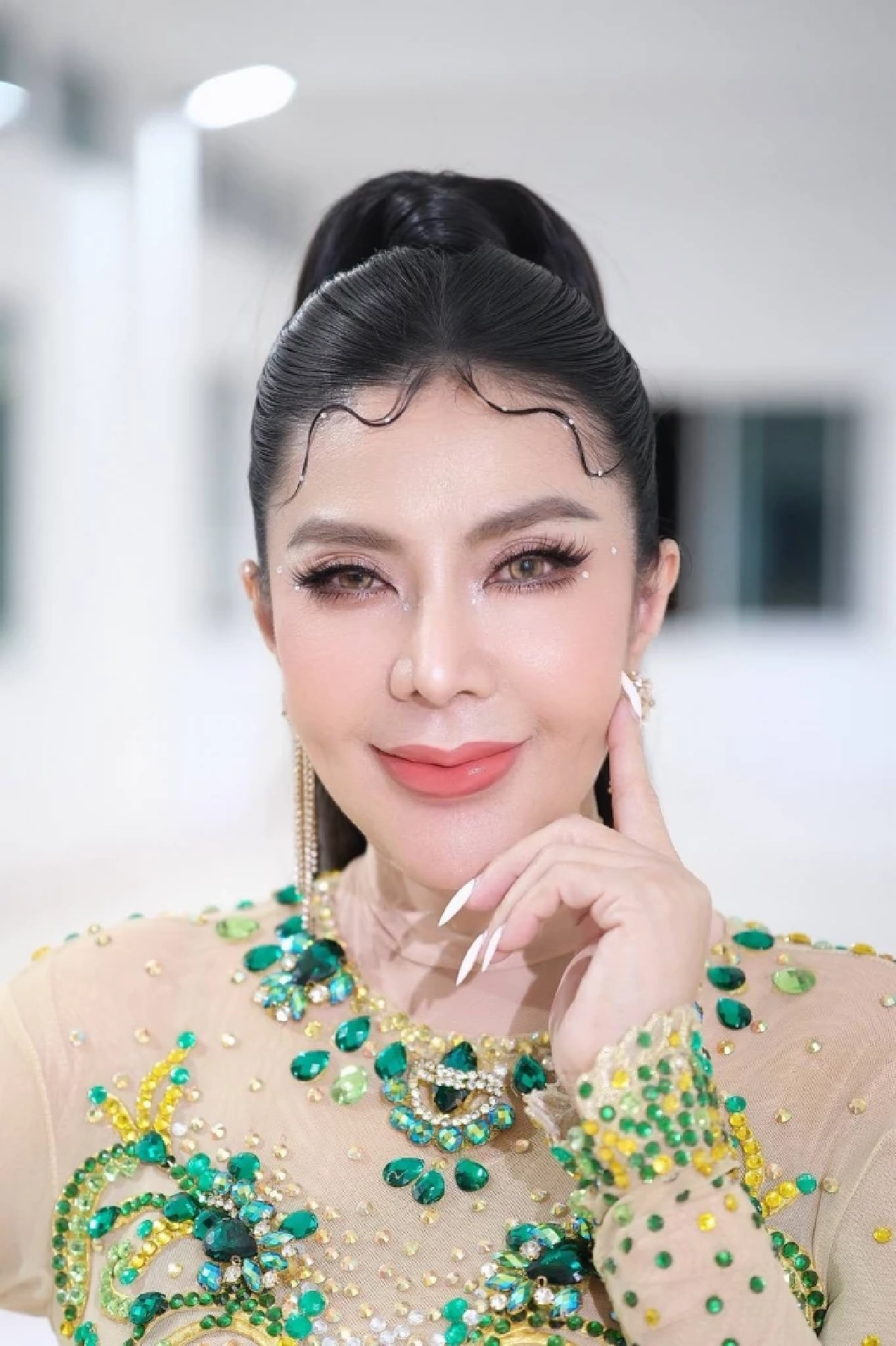 ยันไม่ใช่ภรรยาน้อย "จอย บียอนด์" เจอคู่กรณี พาเจ้าสัวแสนล้าน ชิ่งหนี!