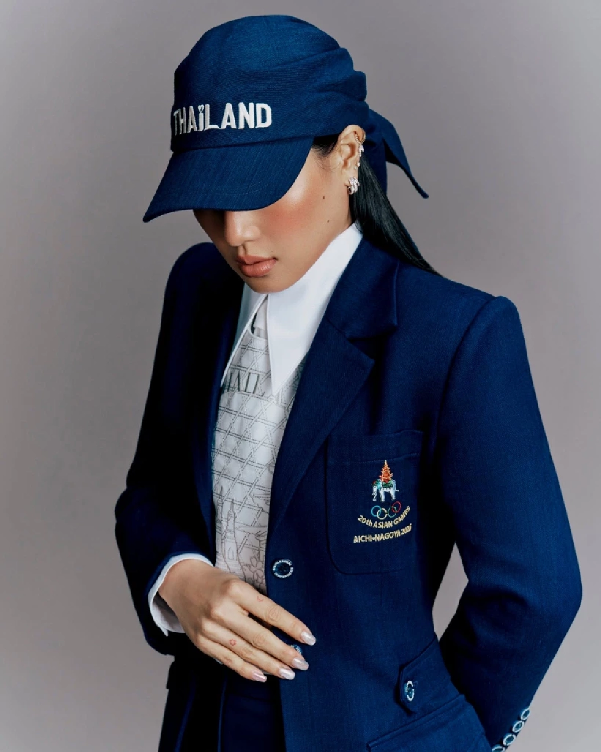 เปิดชุดพิธีการทัพนักกีฬาไทย Asian Games 2026 ออกแบบสุดจึ้งโดย “SIRIVANNAVARI”