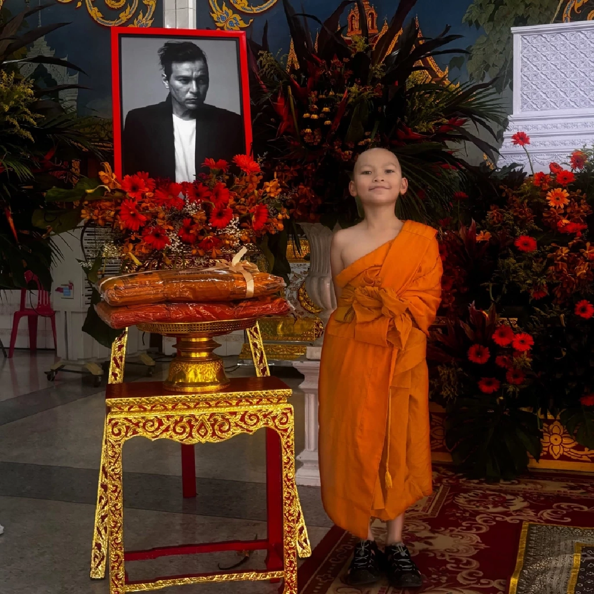 อนุโมทนาบุญ "น้องมิก้า" ลูกชาย "เร แมคโดนัลด์" บวชหน้าไฟ ส่งคุณพ่อขึ้นสวรรค์