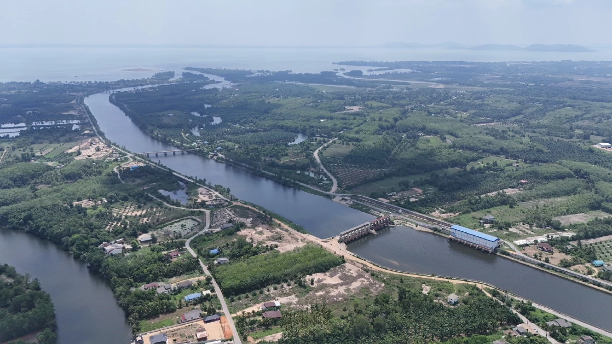 กรมชลประทานเร่งฟื้นฟูคลองระบายน้ำ ร.1 สงขลา รับฤดูฝนภาคใต้